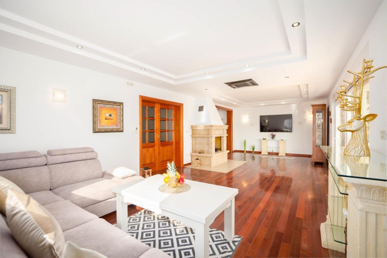 Luxury Villa Ivana Marina Exterior photo